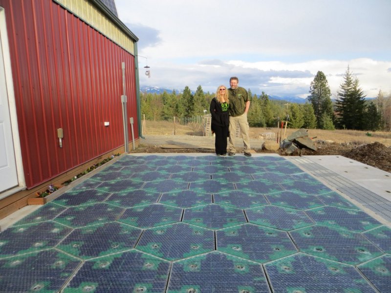 By Dan Walden - http://www.solarroadways.com/hirespics.html, CC BY-SA 1.0, https://commons.wikimedia.org/w/index.php?curid=32211765