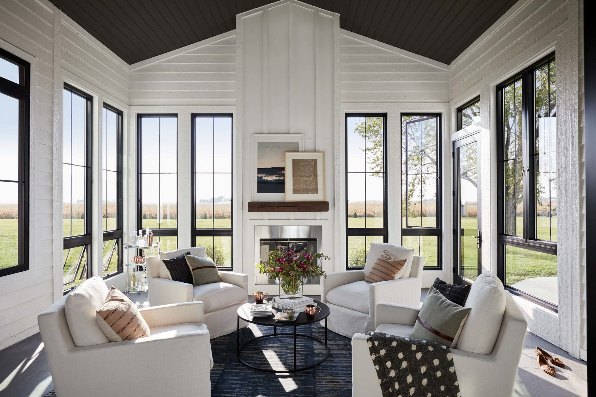 Choosing the Right Components for Your Sunroom: A Comprehensive Guide